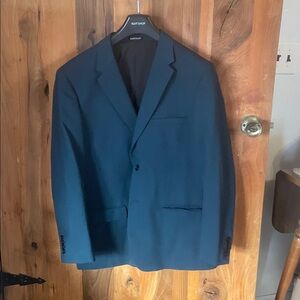 Stylish Men's Blazer. 44Short
Slim pant 35Short
Vest 44standard
shirt-Lg short